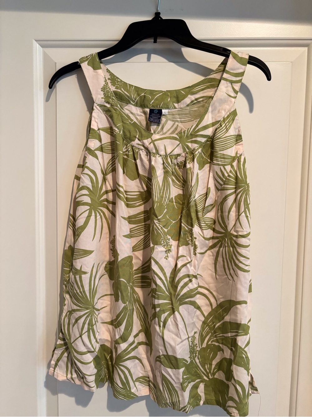Women's creamTank Top with Green Leaf Print - Casual Summer Layer